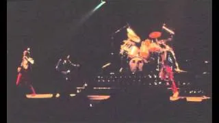 18. Battle Theme/The Hero (Queen-Live In Essen: 11/29/1980)