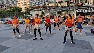 Free dance lesson on Jomtien Beach. Thailand V#299