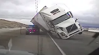 EXTREME TRUCK DRIVERS! Stupid Truck Driving Fails Caught On Camera AUGUST 2017