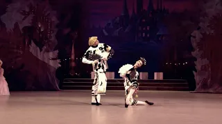 Фрагмент балета П. И. Чайковского  "Щелкунчик" - "Чай. Китайский танец"