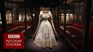 Выставка платьев королевы открылась в Букингемском дворце