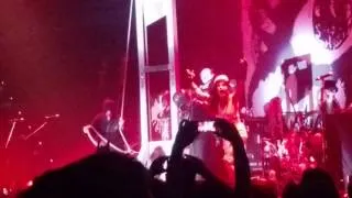 Alice Cooper cuts head off live 2014