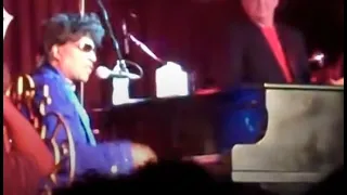 Little Richard opens a gift from a fan (2012)