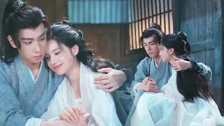 The prince finally cleared up the misunderstanding with Hua Zhi, and he threw her down on the bed.