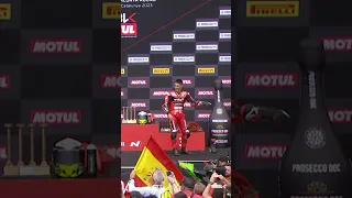 Bautista and Rinaldi know how to make fans happy! 👏 | #CatalanWorldSBK