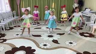 Танец "Мы маленькие куколки" средняя группа "Детский сад №7" города Ялуторовска