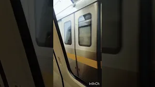 Open and close🙄Delhi metro😳😳#shorts#viral #video #trending#reels #ytshorts #knowledge #current