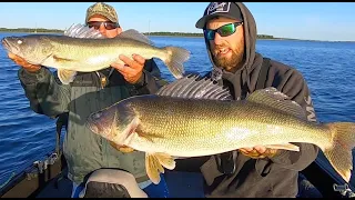 Fishing an INSANE School of BIG Walleyes on Devils Lake!