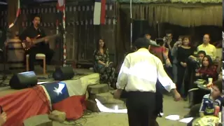 Daniel Muñoz con Cecilia Benavides bailando cueca brava