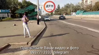 10.09.2017 ДТП КИЕВ ПЕРОВА АУДИ В МАРШРУТКУ ДВОЕ ПОСТРАДАЛИ