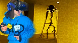Впервые в ЗАКУЛИСЬЕ в Виртуальной Реальности!! (Backrooms VR)