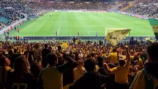 Communion avec les joueurs Grosse ambiance @FCNantes olympiakos 🔰🔰