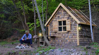 Building a house from pallets by the river. Start to finish