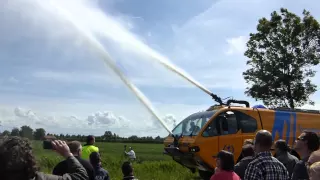 Blusvoertuig bij DaVoGe in Oostdijk