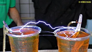 ✅Раздвигаю ВОДУ электричеством ⚡Чудеса с миллионом ВОЛЬТ! Водяной мостик