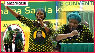 Ona Waziri Gwajima alivyoshika Mic na kuimba wimbo wa Sea akiachia Ngazi UWT