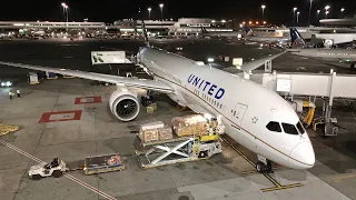 United Boeing 787-9 Night Departure from San Francisco | UAL001 | SFO-SIN