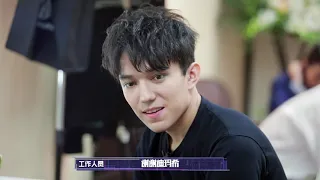 Dimash Kudaibergen  Димаш Құдайберген  迪玛希 中国音乐公告牌 China Idol Hits 【砖砖探班】暖心迪玛希亲自签名画画制作手幅