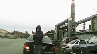 Владелец "мерина" отсосал бензин из Нивы работяги. Real Video