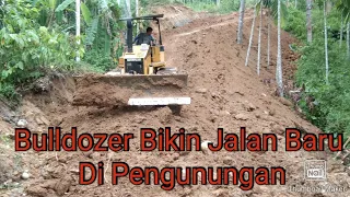 Mengerikan||Bulldozer Bikin Jalan Baru Di Pengunungan||