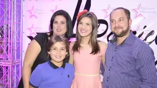 Livia Inhudes, a Vivi de Chiquititas comemora 14 anos com fãs!