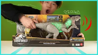 Indominus rex LED feature is amazing. Jurassic World camouflage and battle
