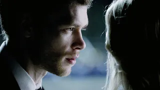 Klaus and Caroline kiss on the cheek || TVD 4x23