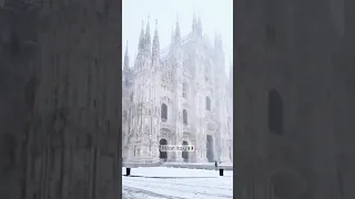 Snowy day in Milan Italy 🇮🇹