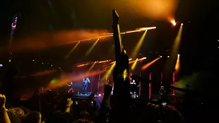 Muse Live at Reading Festival 2017 ft. Brian Johnson - Back In Black