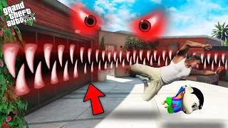 GTA 5 : Franklin Shinchan & Pinchan Surviving In The KILLER House GTA 5 !