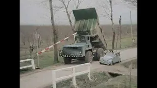 El cantor/Певец (1978) - Citroёn-2CV vs БелАЗ-540А