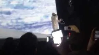 Kanye - Diamonds remix live in Paris