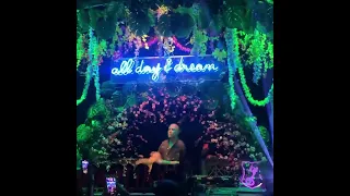 Lee Burridge playing beautiful track