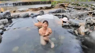 女性には難易度の高い混浴露天風呂「三朝温泉河原風呂 」Mixed open-air bath