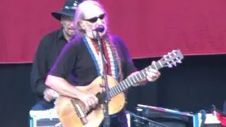 Willie Nelson - Momma Don't Let Your Babies Grow Up To Be Cowboys - Louisville 7/8/09