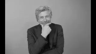 What is Karl Ove Knausgaard's excuse for being late?