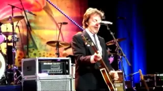 Paul McCartney Sings Birthday to Ringo Starr, Live