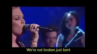 Pink - Just give me a reason (Live) Lyrics