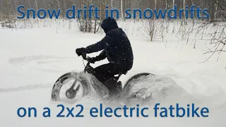 Snow drift in snowdrifts on a 2x2 electric fatbike