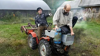 Чешский мини трактор снова в деле! Копаем картошку!