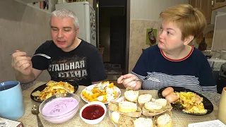 Мукбанг РАЗРУГАЛИСЬ 🤯 в пух и прах 😩 Вован снова ВЫЁЖИВАЕТСЯ 🍳🥪 завтрак яичница и бутерброды