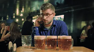 Michal Horák - Sedím v baru sám (Official Video)