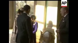 President barack Obama and first lady Michelle Obama head to Buckingham Palace for an audience with