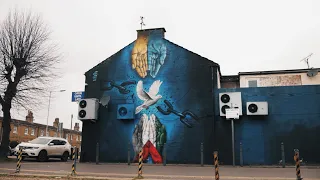 Street Artist Nathan Murdoch paints tribute to Ukraine and Palestine