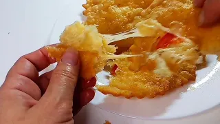 Чебуреки с сыром и помидорами, сочные хрустящие,простой рецепт!Это так вкусно, что пальчики оближешь