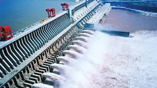 Three Gorges Dam: The Worlds Biggest Dam on Earth Built in China (Could it COLLAPSE KILLING MILLION)