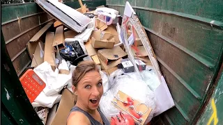 Dumpster Diving- OMG! The store's throwing away everything!