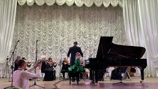Концерт, посвящённый 100-летнему юбилею Московской Филармонии. За роялем Ножель Скрябина, 6 лет.