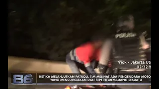 Panik lihat Polisi Langsung Buanh Benda Mencurigakan - 86