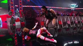 Rhea Ripley golpea a Akira Tozawa y lo reta a una lucha - WWE Raw 19/12/2022 (En Español)